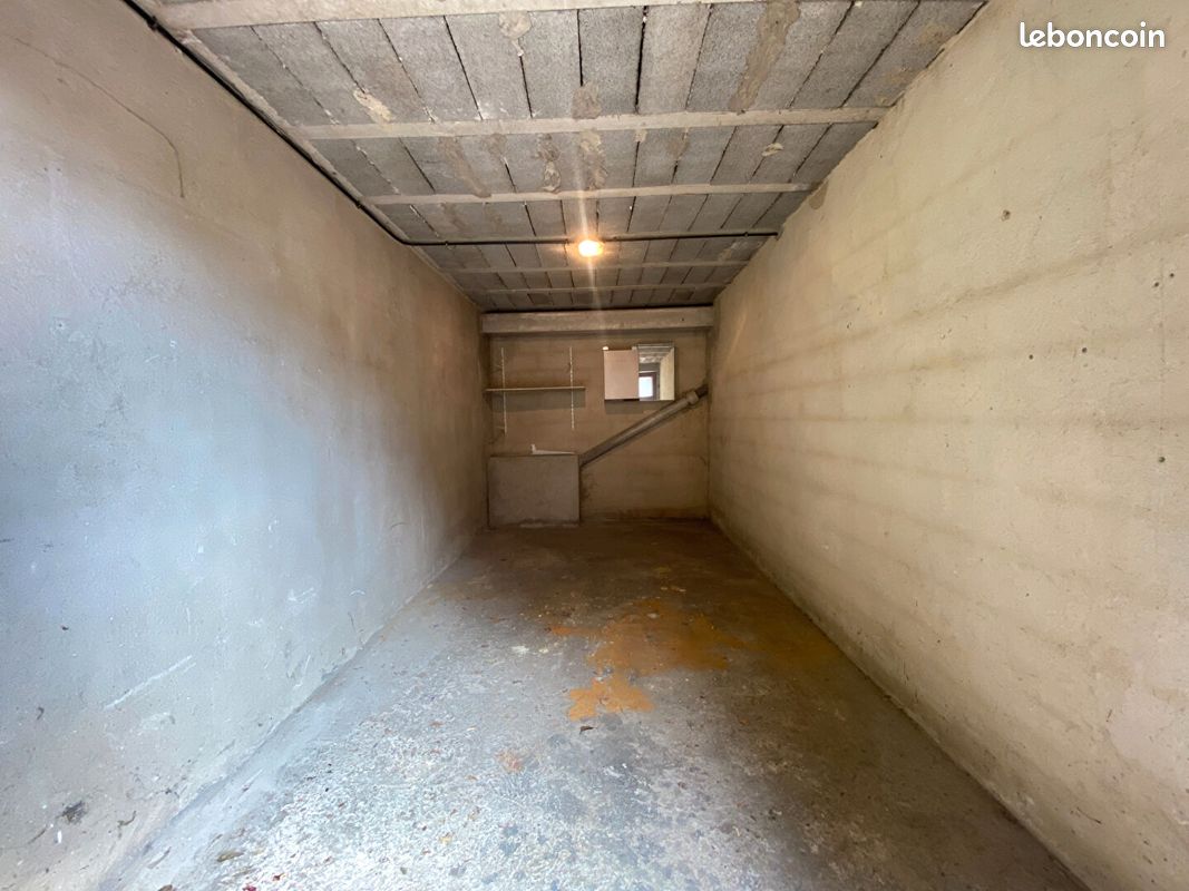 Parking 18 m² · à Marseille · 18 m² · 100 €/mois