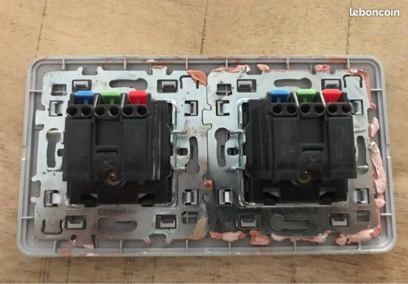 Prise double DEBFLEX - grise (image 2)