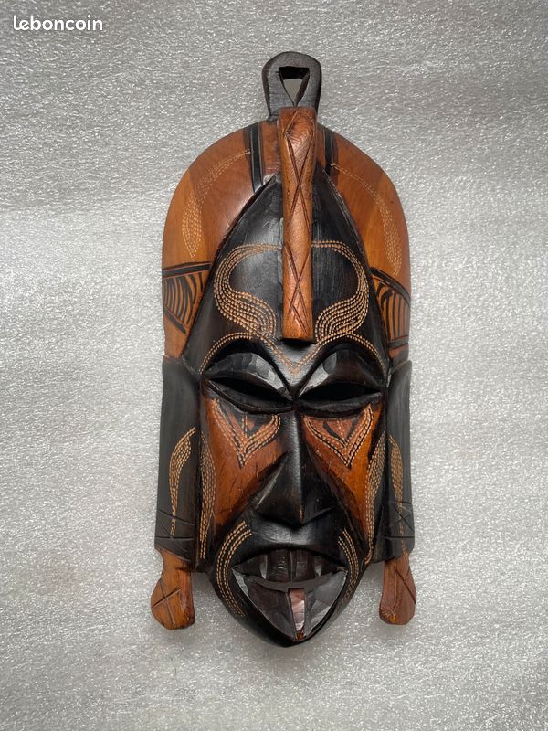 Masque africain en bois 27cm décoration tribal relief mural