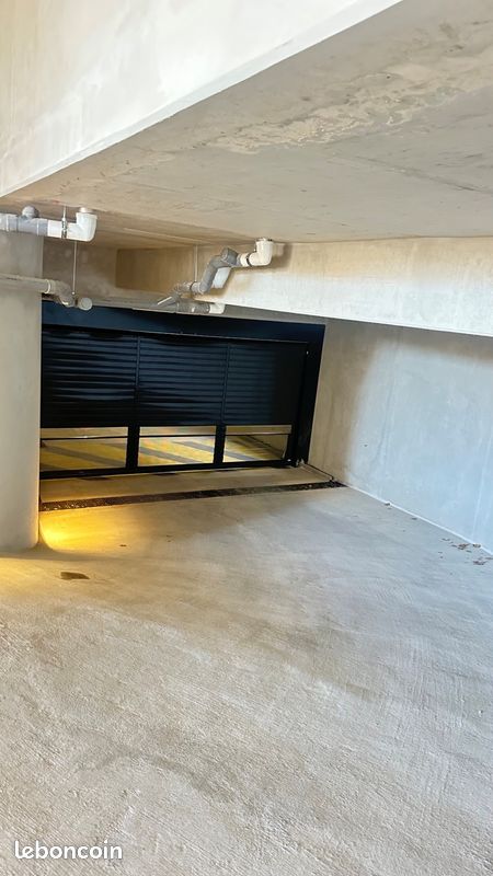 Parking/box La Crau · 70 €/mois