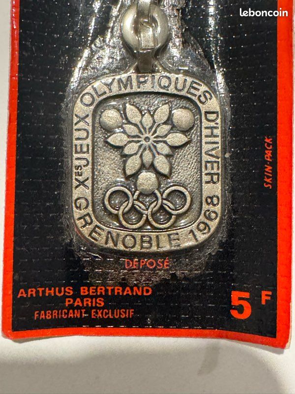 Porte-clés Officiel Xes Jeux Olympiques D’hiver 1968 – Grenoble (Excoffon / Arthus Bertrand)