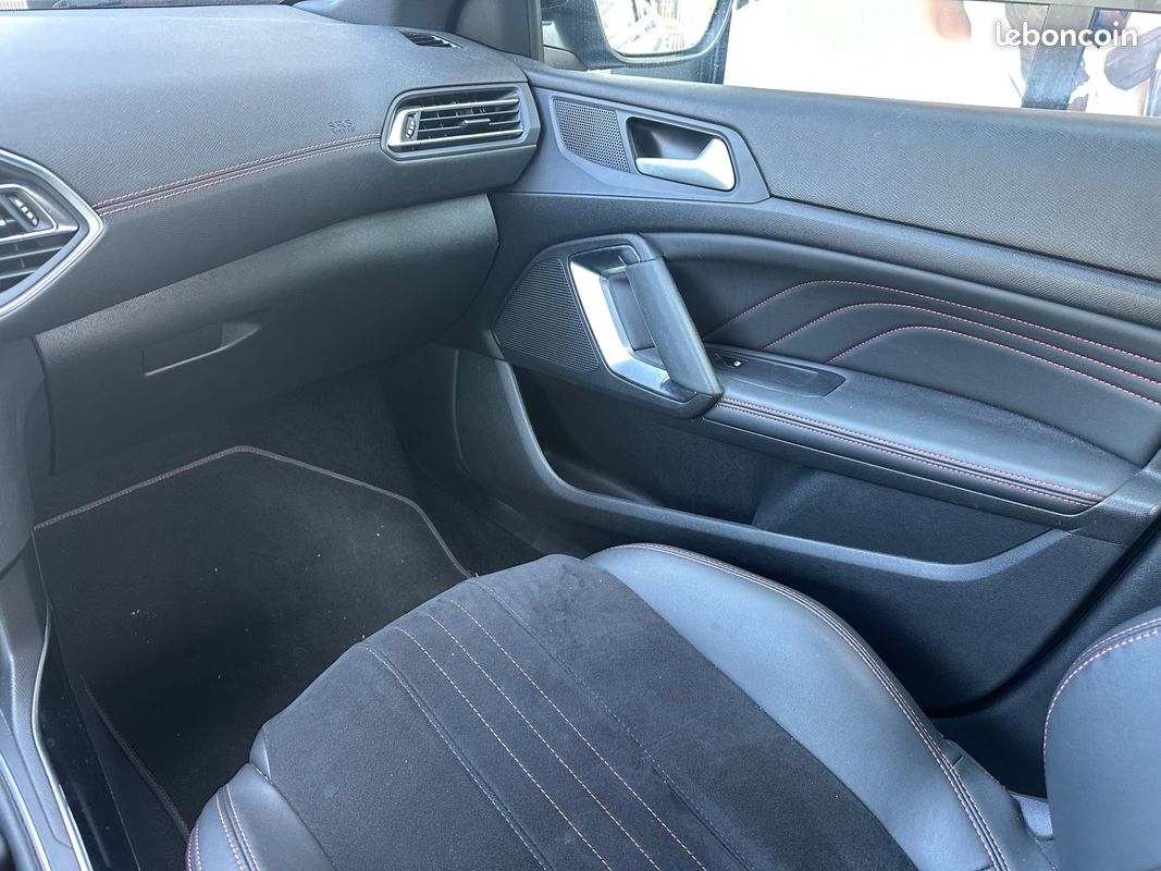 PEUGEOT 308 1.2 130ch GT PACK APPLE CARPLAY / CAMERA DE RECUL / COURROIE NEUVE / ENTRETIEN PEUGEOT (image 16)