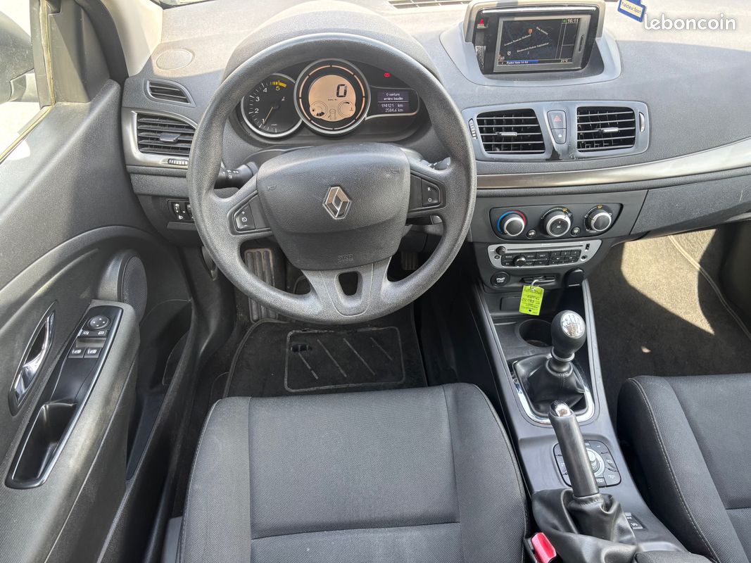 Renault Megane III (3) Estate 1.5 DCI 110 Energy Life Eco2 (image 9)