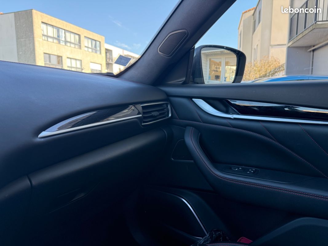 MASERATI LEVANTE 3.0 V6 Bi-Turbo 350 Q4 GranSport (image 25)