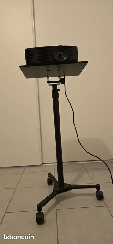 Trépied pour projecteur de chantier