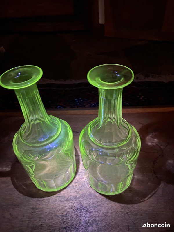 Lot de deux carafes anciennes au manganèse (image 1)