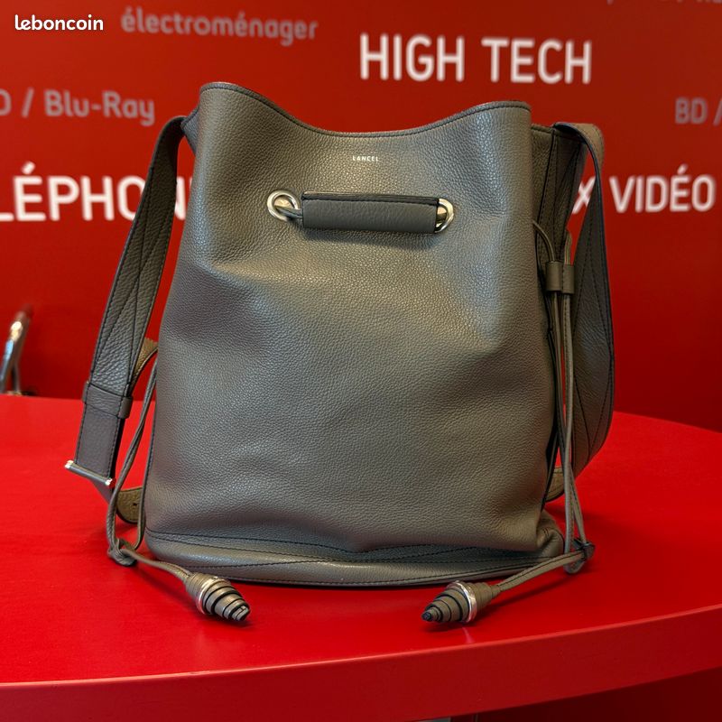 Sac Lancel Seau en cuir kaki Accessoires Bagagerie