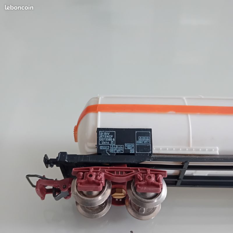 WAGON CITERNE TOTAL SNCF - KIT DÉJÃ€ MONTÉ *SOLDES* - WAGON CITERNE