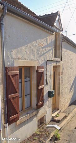 Maison sans terrrain, non meublée . 7 pièces . 130m2