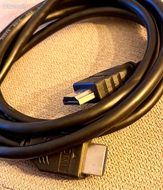 Câble HDMI connecteurs argents 150cm (image 1)