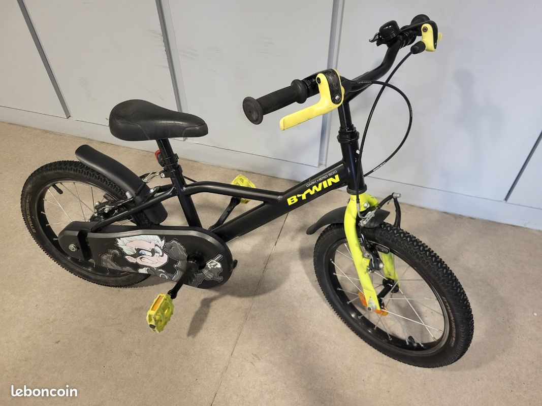 Vélo enfant btwin dark hero 500 16 pouces 4-6 très propre Vélos - Main Image