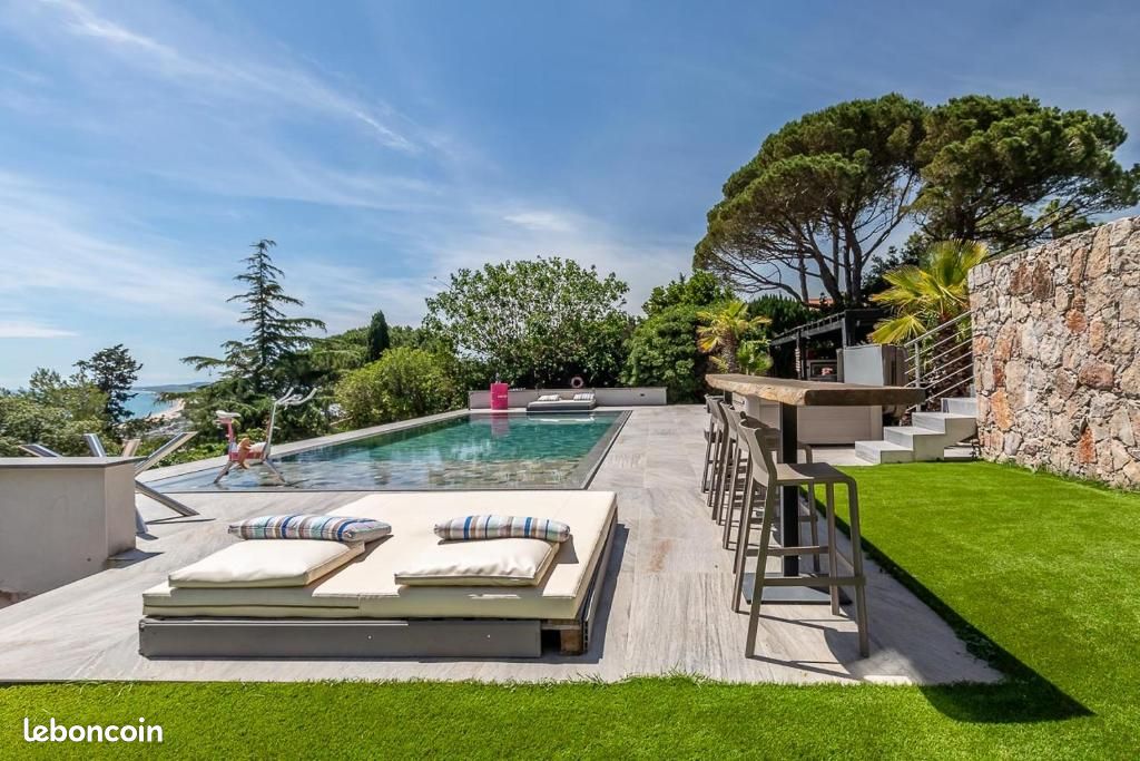 Escapade contemporaine avec confort aquatique (image 15)