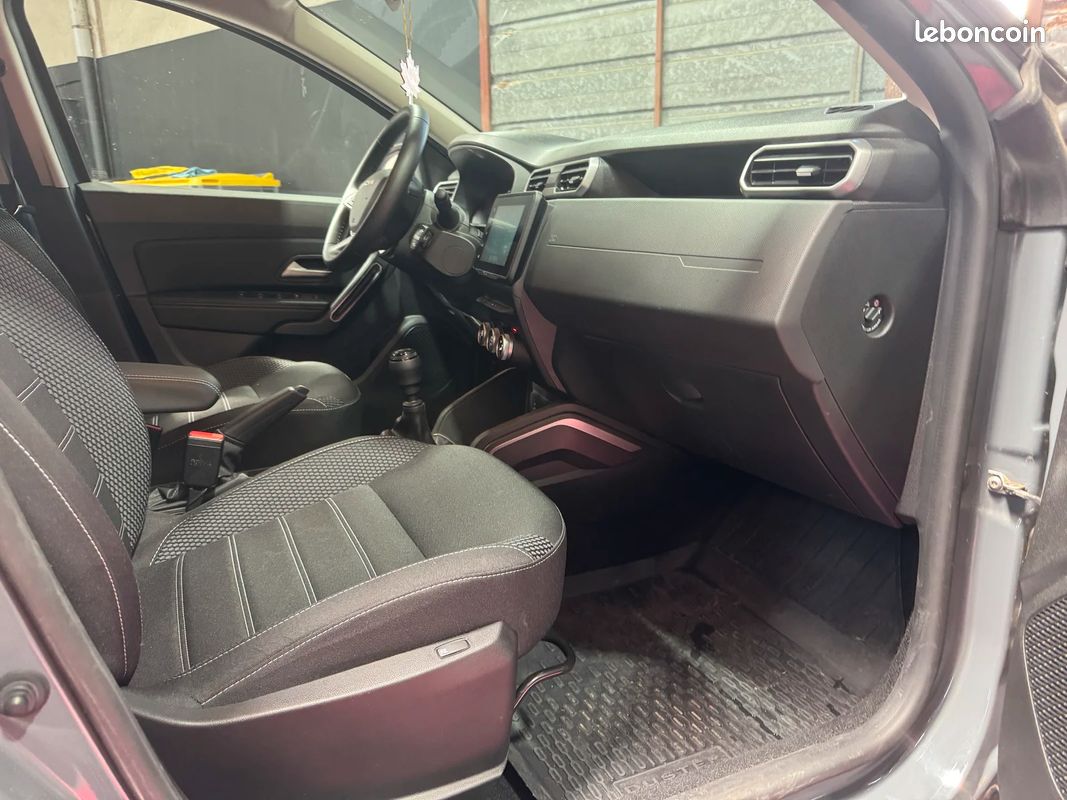 DACIA DUSTER 115cv 4x2-B Journey / CarPlay / Caméra 360° / Siège Chauffant / Roue de Secours (image 25)