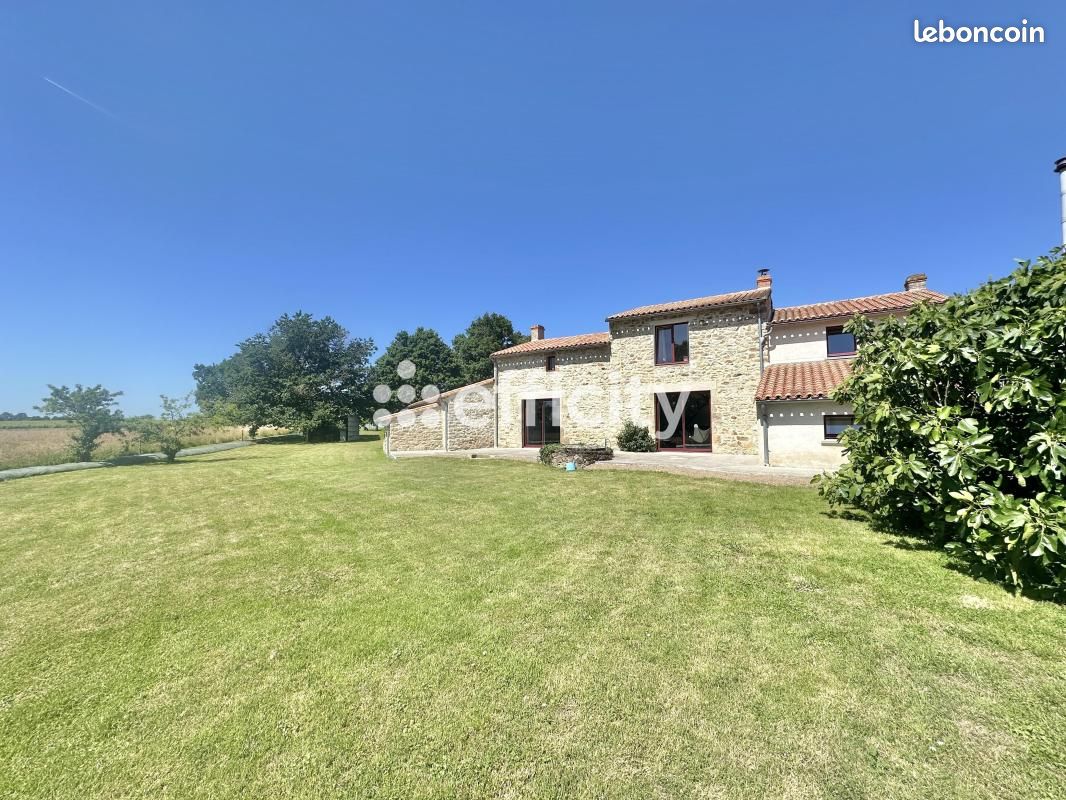 Maison 6 pièces 157 m² · à Aigrefeuille-sur-Maine · 157 m² · 425 000 €