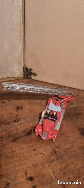 DINKY TOYS REF 32D Auto echelle de pompiers boite d'origine Meccano