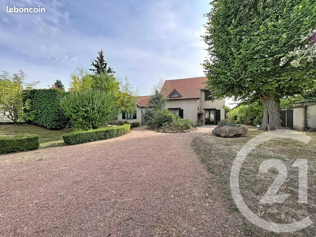 Maison 6 pièces 174 m² · à Chéroy · 174 m² · 299 000 €
