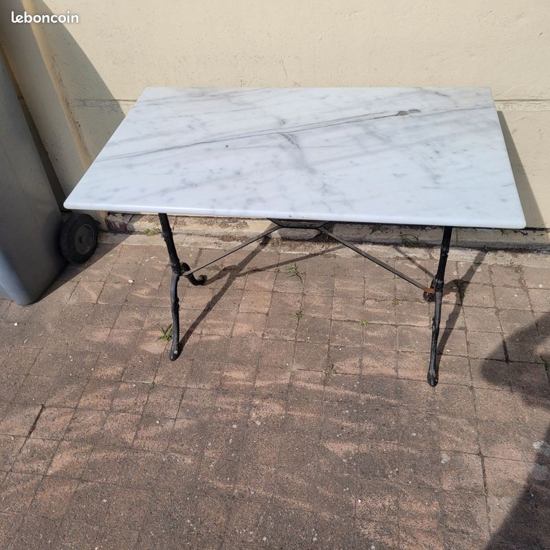 A vendre table dessus marbre pied fer forge (image 2)