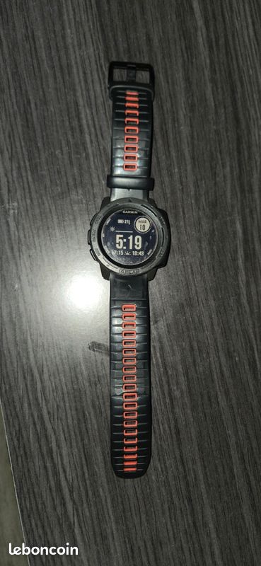 Instinct® Solar – Standard Edition (image 1)