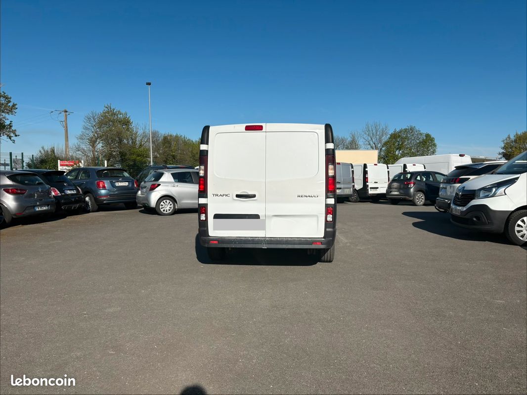 RENAULT Trafic 3 1.6 dci 120 cv L1H1 TVA RÉCUPÉRABLE (image 3)