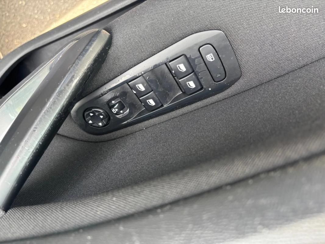 Peugeot 308 GENERATION-II 1.2 THP 130 STYLE EAT BVA (image 22)
