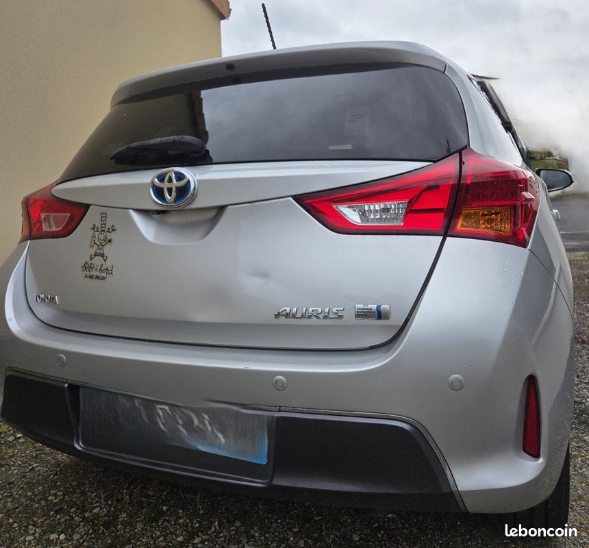 Toyota Auris HSD 136h Style - 2015 - 143 900 km - Entretien Toyota complet (image 2)