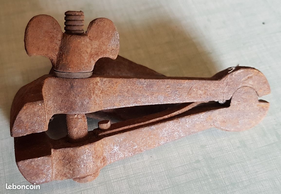 ETAU OLD TOOL / OUTIL ANCIEN, étau à main de serrage réf (n° 11 ) EUR 21,00 - FR