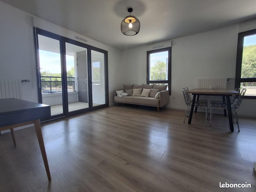 Appartement 3 pièces 63 m² · à Ivry-sur-Seine · 63 m² · 1 700 €