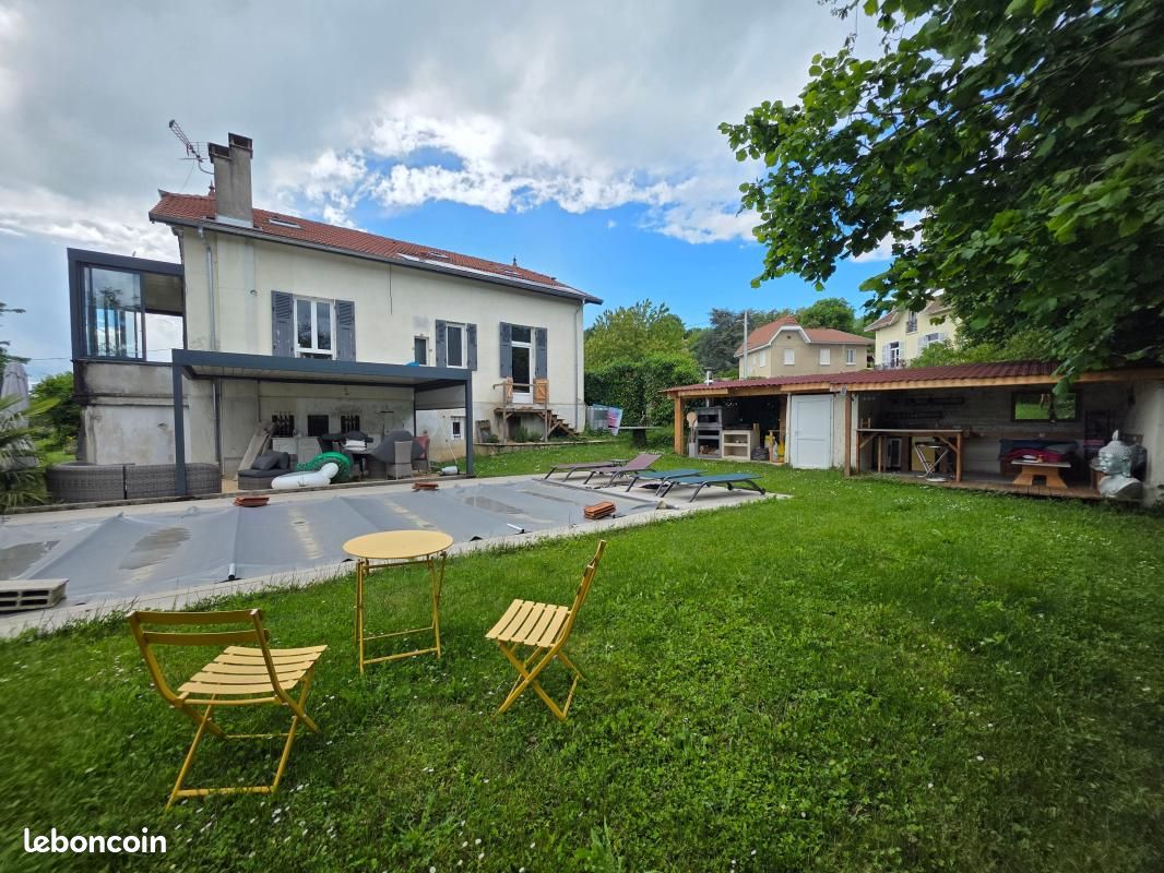 Maison 6 pièces 184 m² · à La Côte-Saint-André · 184 m² · 335 000 €
