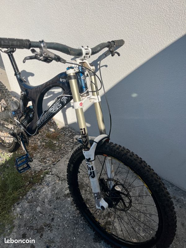 Vtt descente DH Santa Cruz V10 (image 8)