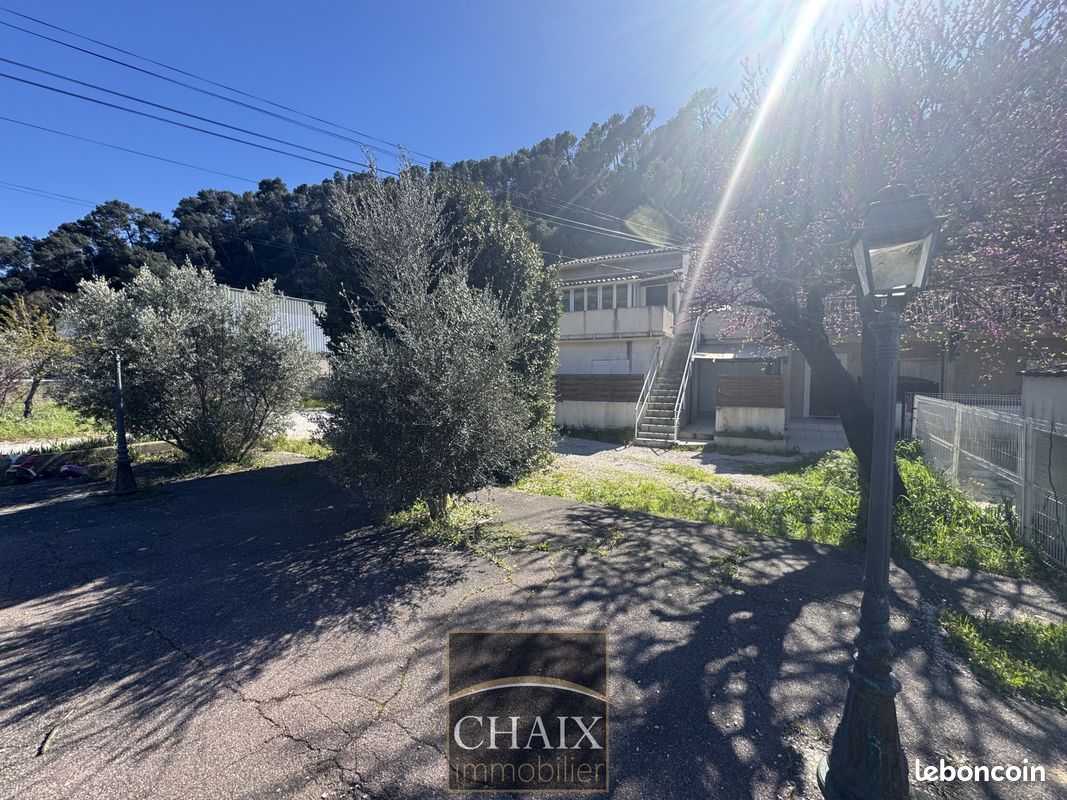 Immeuble 250 m² · à Gémenos · 250 m² · 650 000 €