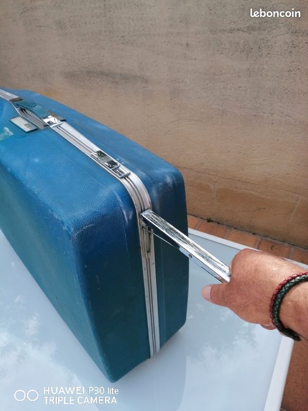 Vends valise VISA bleue bonne état (image 3)
