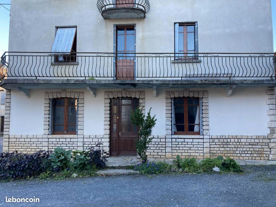 Maison 11 pièces 150 m² · à Mayrinhac-Lentour · 150 m² · 70 000 €