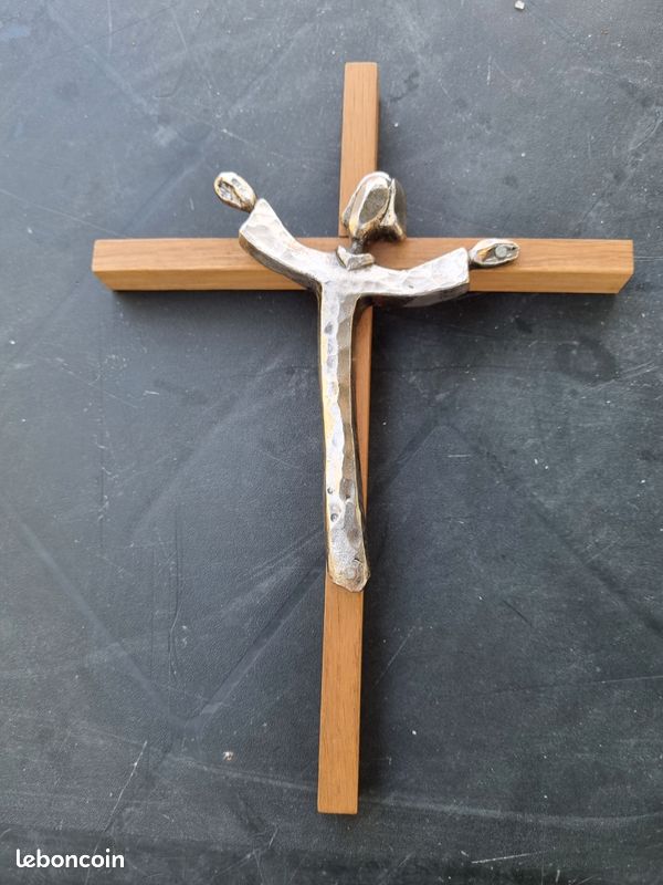 Beau crucifix contemporain (image 2)