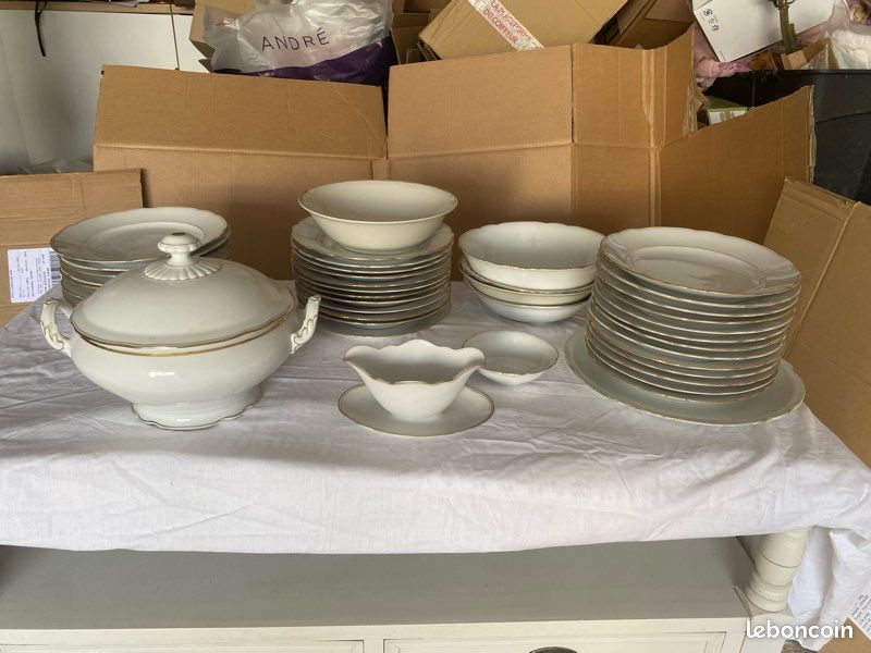 Ensemble de vaisselle en porcelaine allemande blanc et doré ancien vintage (image 3)