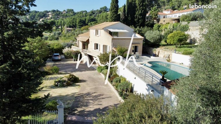Propriété 5 pièces 170 m²