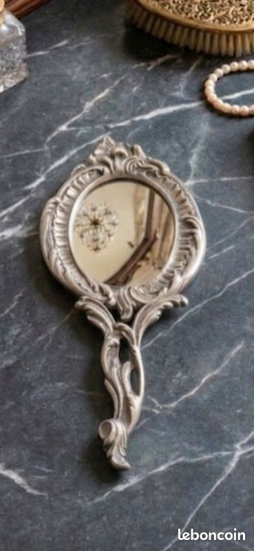 Miroir à main / murale « Les Étains de la Fontaine - Paris » – Étain Titré 95% – Style Rocaille (29 cm) (image 1)