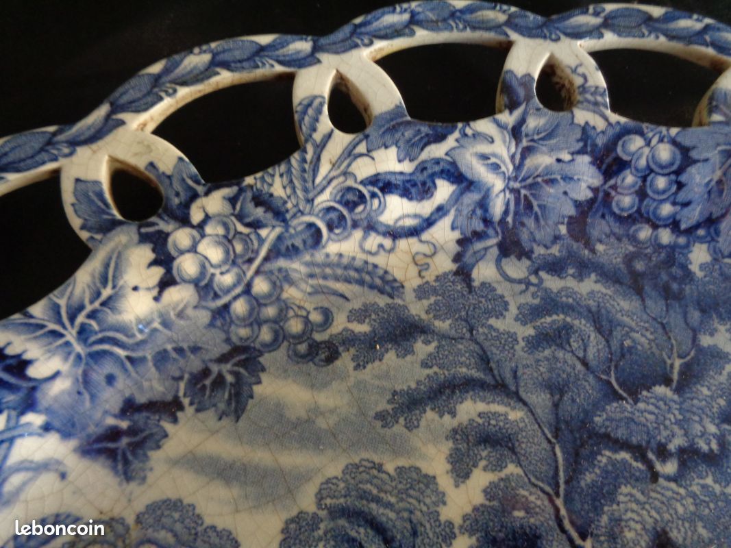 Grand plat à décor bleu et dentelle British scenery (image 5)