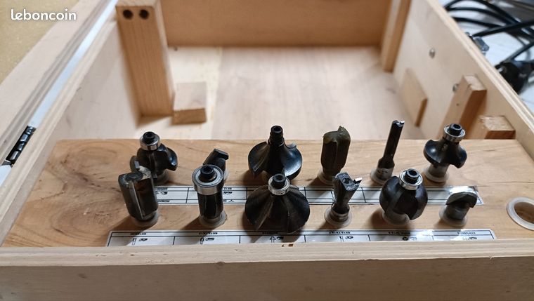 Coffret De Fraises à Bois D'occasion - Pour Travaux De Menuiserie Et Bricolage