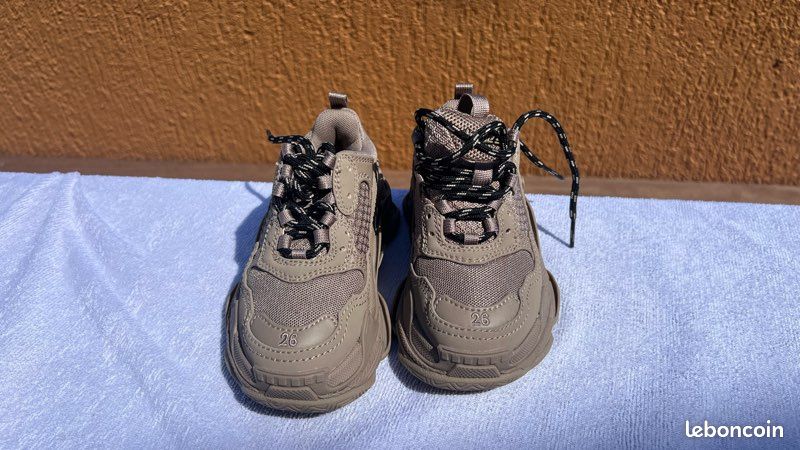 Balenciaga Triple S (T 26) état neuf (image 3)