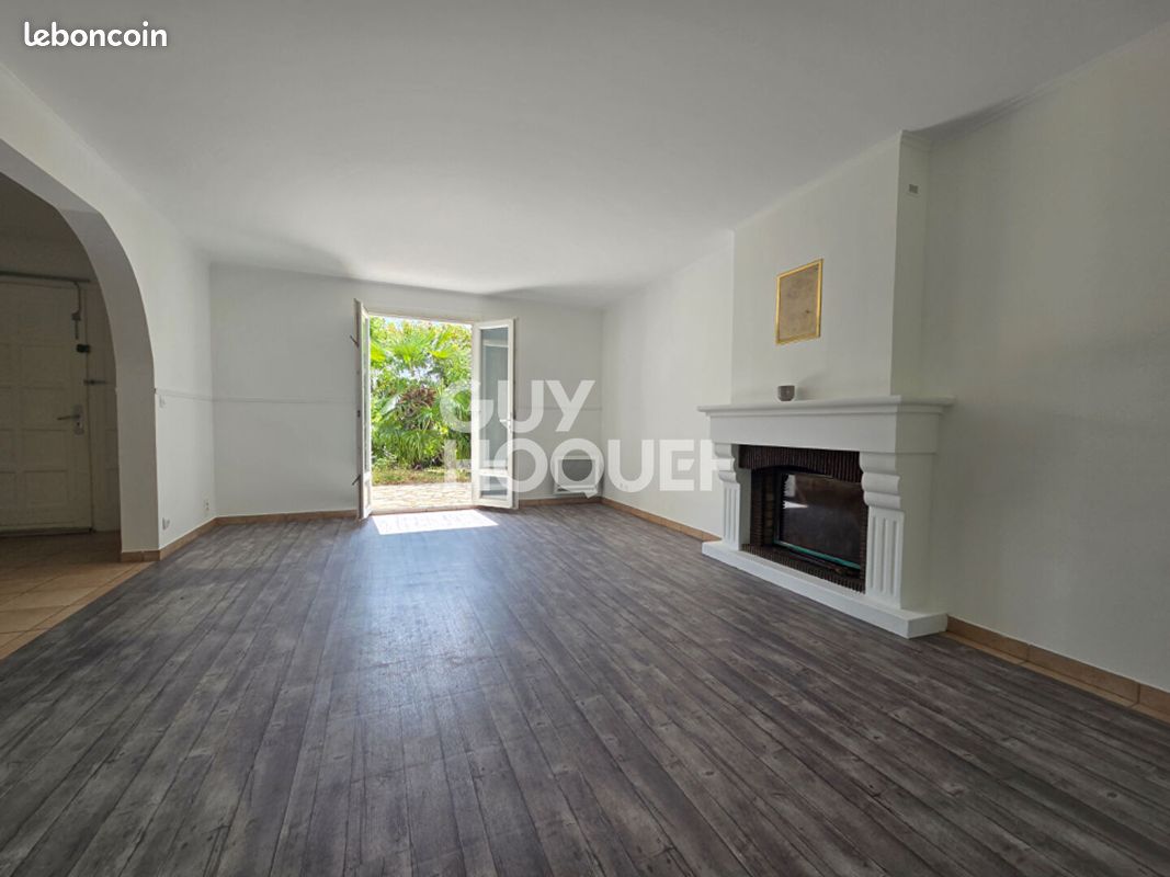 Maison 6 pièces 160 m² · à Soisy-sur-Seine · 160 m² · 2 255 €