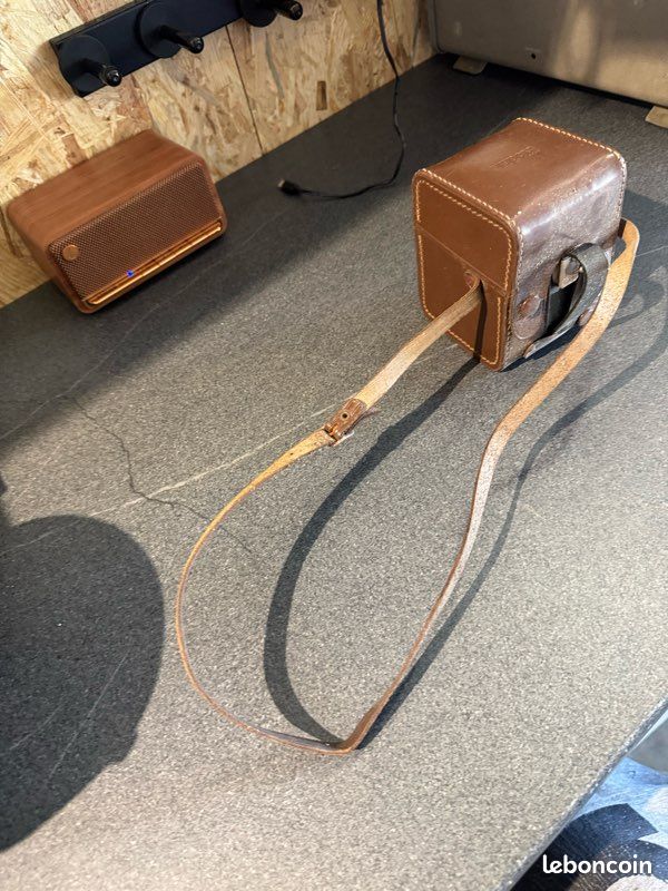 Kodak Brownie Flash fabriqué en France, avec son étui Kodak (image 1)