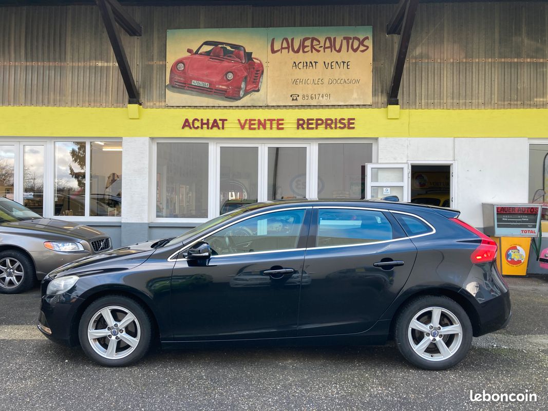VOLVO V40 T2 120ch ESSENCE MOMENTUM (image 10)