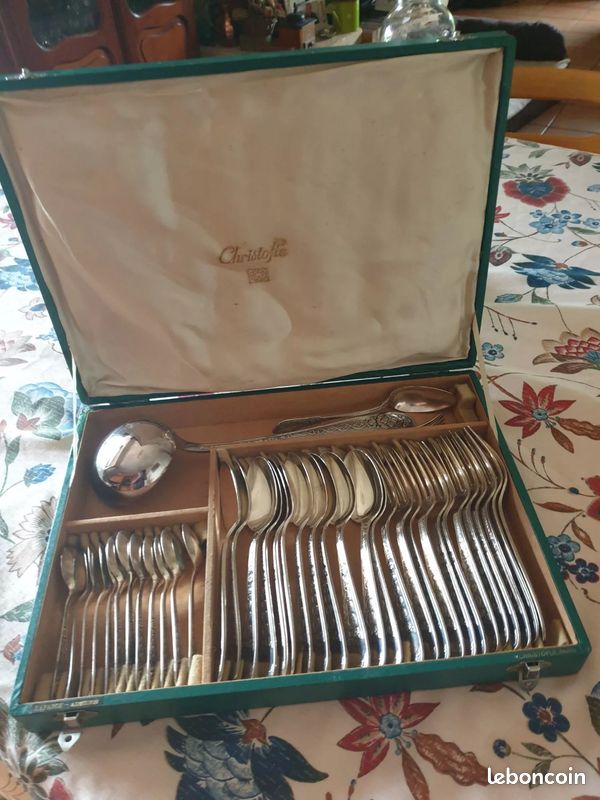 Ménagère Christofle complète modèle Villeroy 37 pièces en métal argenté poinçonné (image 1)