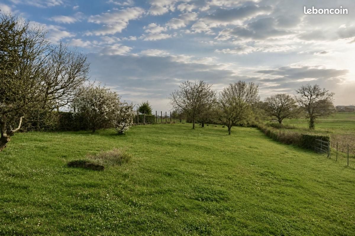 Terrain 1 060 m² Charnay Les Macon · à Charnay-lès-Mâcon · 85 000 €