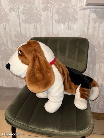 Grande peluche CHIEN BASSET. Mascotte TÉLÉ Z
