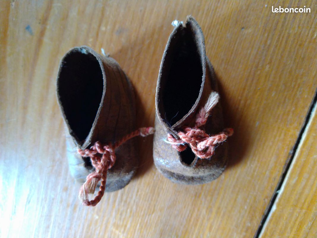 Paire de chaussures de poupée ancienne, vers 1900/30 85