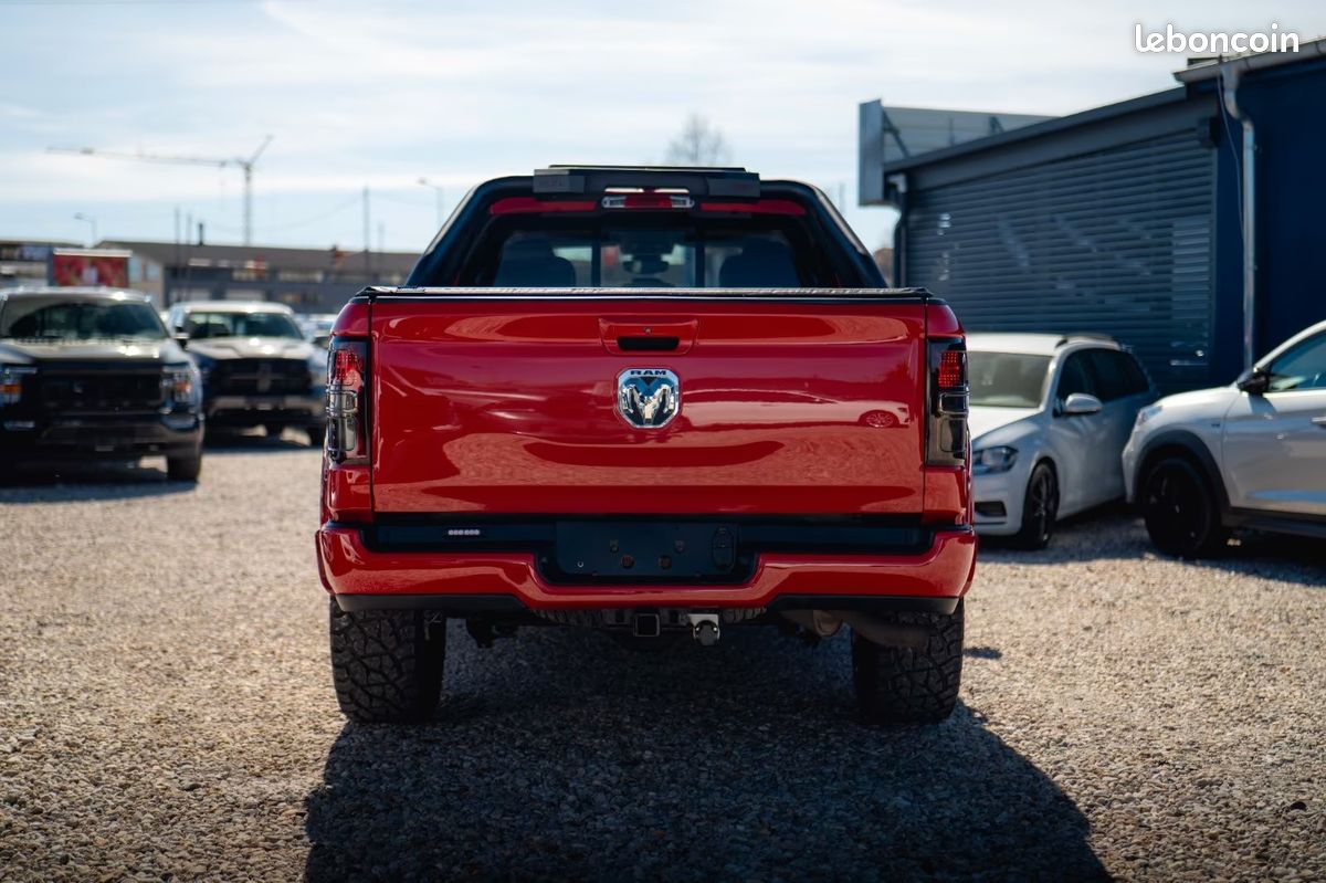 Dodge RAM 1500 Red Devil Long Bed 5.7 V8 HEMI 401 ch 4x4 – Night Pack – Offroad (image 7)