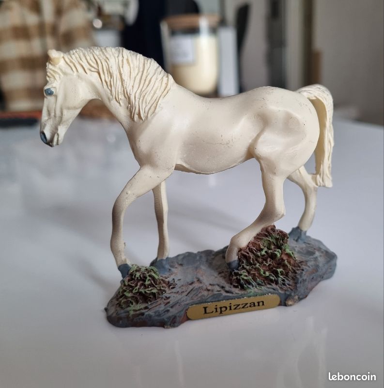 Figurine cheval Lipizzan (image 1)