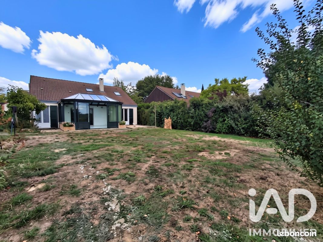 Maison 7 pièces 149 m² · à Châteaufort · 149 m² · 2 500 €/mois