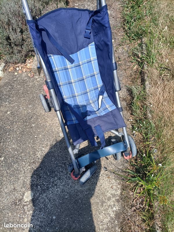 Vends poussette canne bleu (image 1)